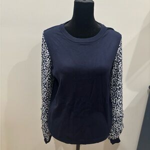 ❤️❤️❤️Adrianna Papell Navy Top with White Floral Sleeves